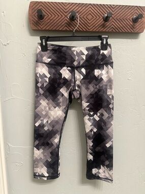 Reebok Geometric Capri Leggings
